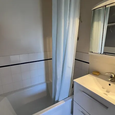 2 Pieces Avec Balcon Et Acces Direct A Cabourg, Animaux Admis - Fr-1-487-352